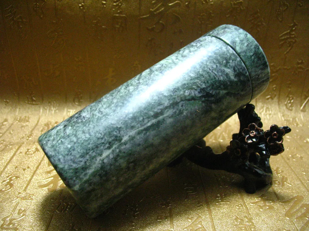 

Exquisite Chinese jades cup beautiful natural color handmade tea Water Cup.