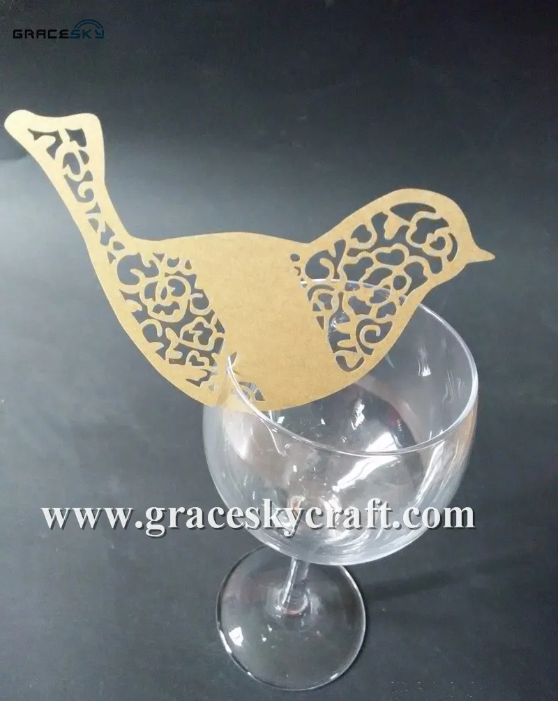 30 шт. Бесплатная доставка Новые пригласительные кружки с лазерной резкой именем