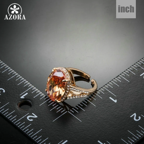 Женское кольцо с большим кубическим цирконием в форме яйца регулируемый размер