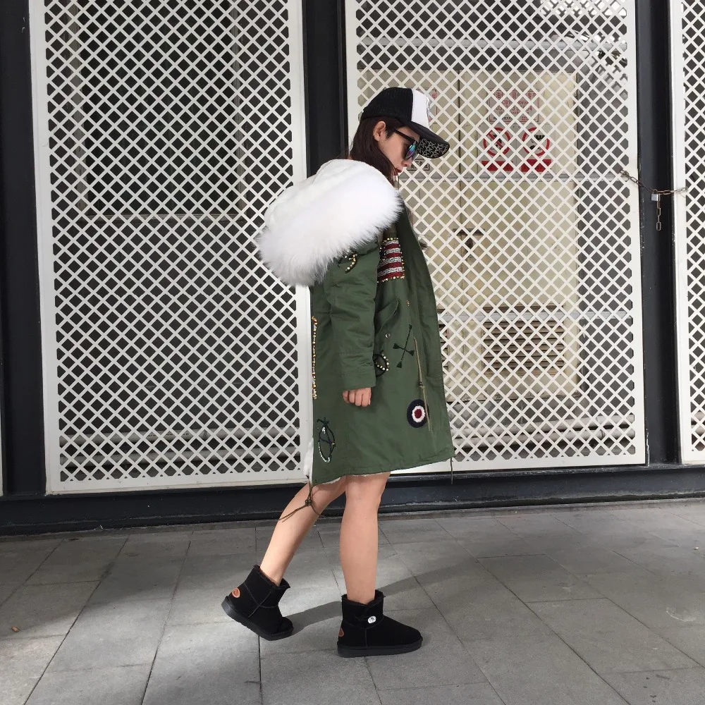 Рисунок 3 - Женская длинная парка с вышивкой