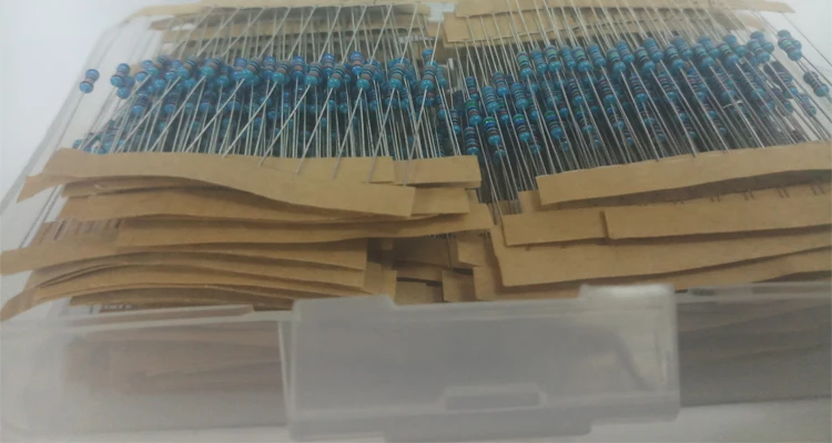 1/4 Вт 0,25 122valuesx10pcs = 1220 шт. 0.33R~ 4,7 M 1% металлического пленочного комплект резисторов в ассортименте коробка