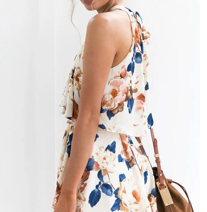Элегантный шифоновый комбинезон с цветочным принтом и рюшами на бретельках
