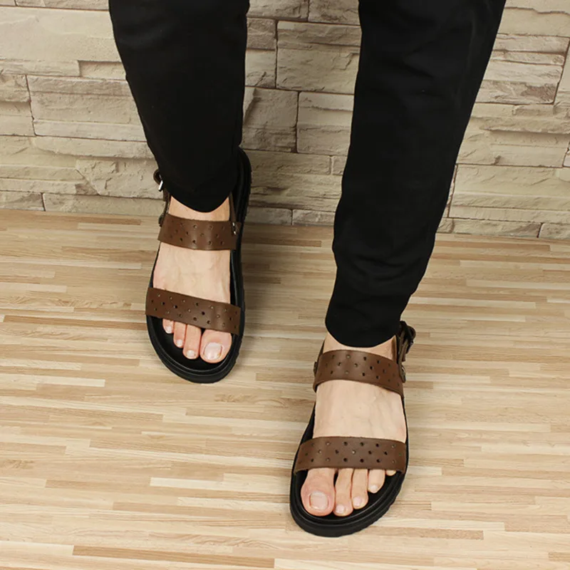 Мужские сандалии с вырезами из натуральной кожи ремешками на лодыжке