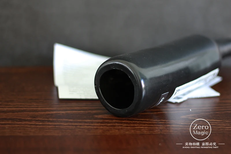 Исчезающая винная бутылка шампанского волшебная сцена съемка крупным планом