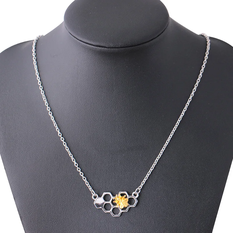 

Wholesale Silver Gold Bee On The Honeycomb Necklaces & Pendant Fashion Animal Geometric Necklace For Women Charm Custom Jewelery