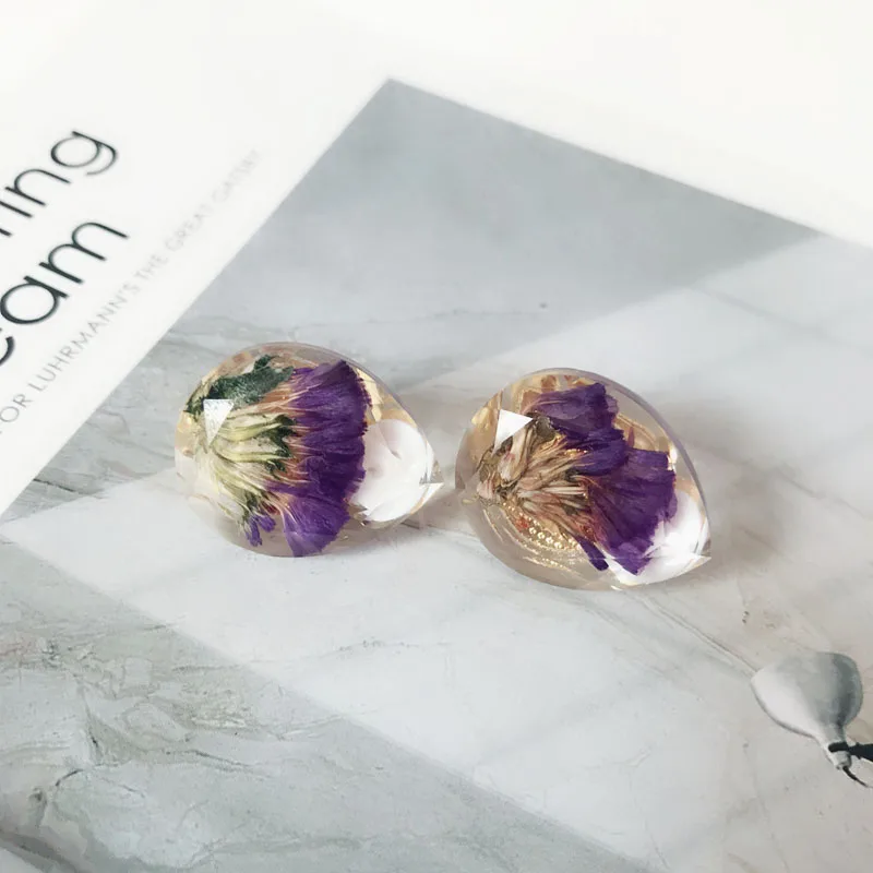

Teardrop Resin Sweet Dried Flowers Yellow Purple Colors Elegant Clip Earring