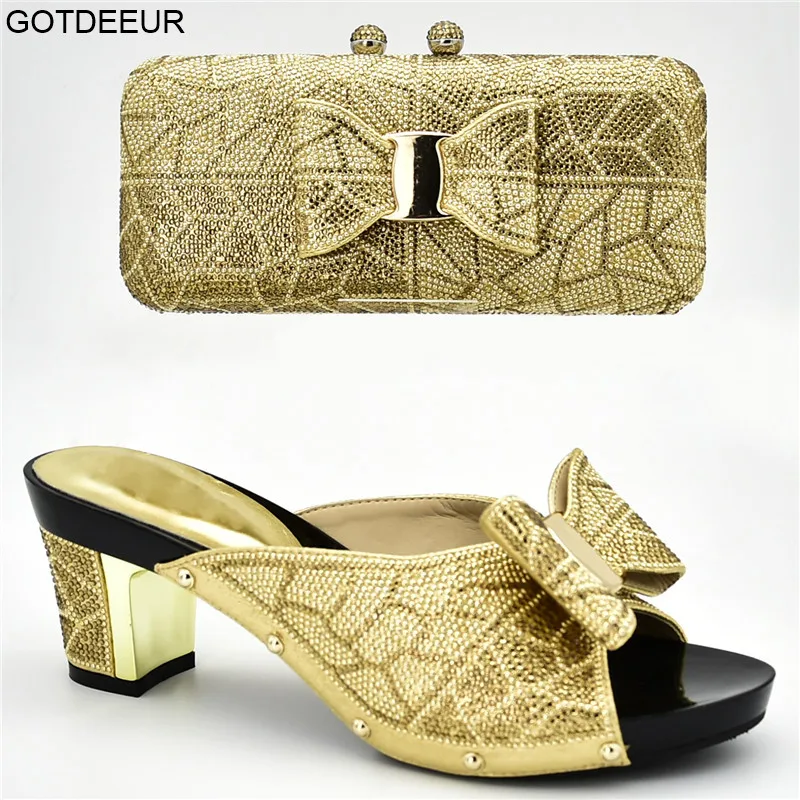 Новейший дизайн итальянский комплект из женских туфель и сумочки для свадьбы в