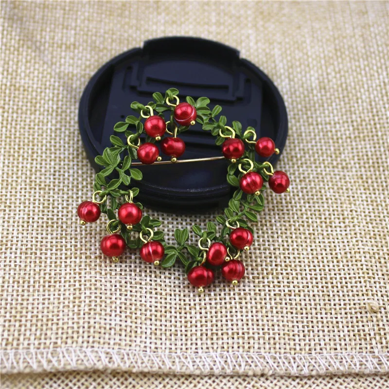 2020 new Europe and America retro style green round shape red natural pearl brooch | Украшения и аксессуары