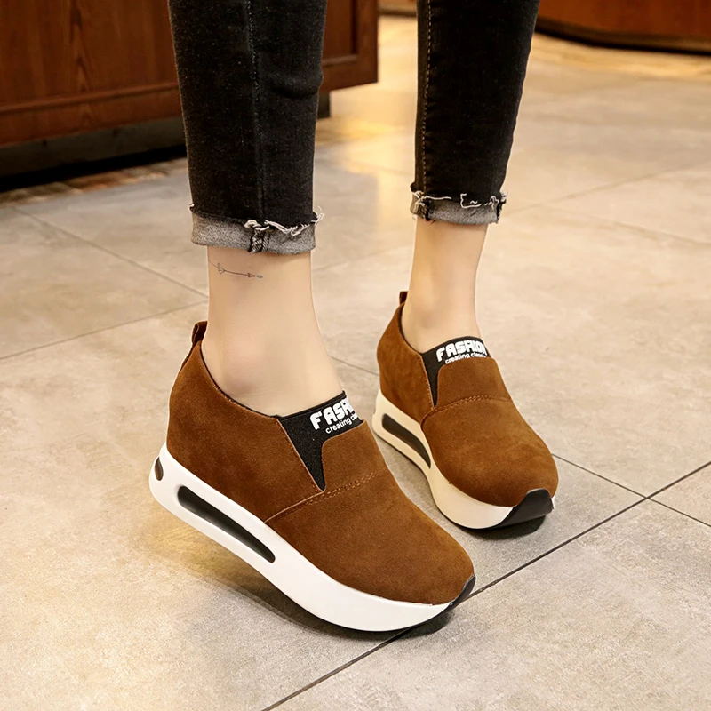 Модные женские кроссовки на танкетке Повседневная обувь женская платформе