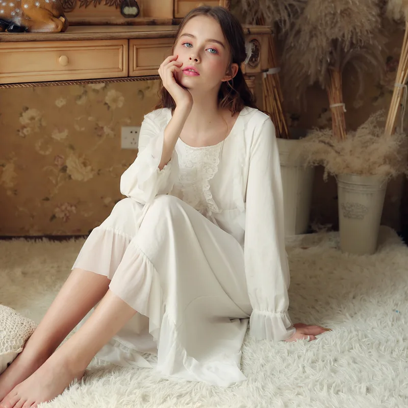 

Women Cute Lace Royal Gowns Sexy Pure Cotton Long Warm Nightgowns Women Vintage Home Wear Night Dress QLX0905