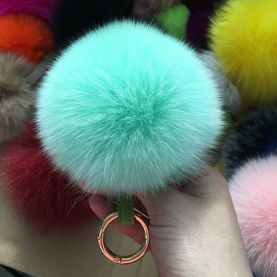 Большой меховой помпон FURCHARM 10 см из натурального меха енота пушистые Помпоны