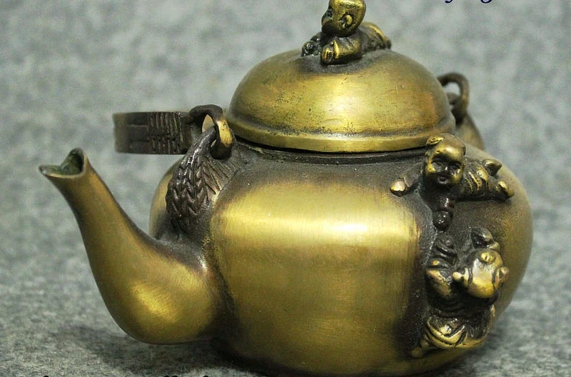 Народные Китай Бронза Медь Счастливый Ребенок ползучести Мальчик Статуя Вино Pot