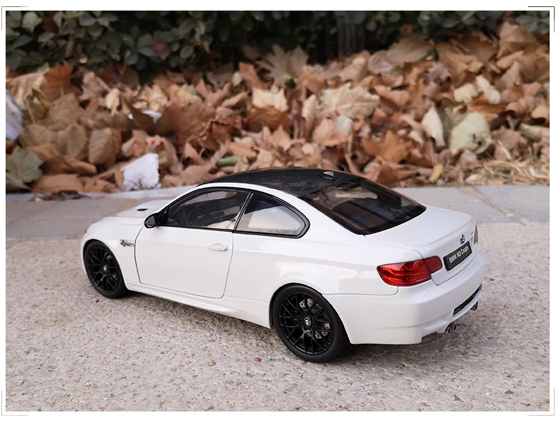 Оригинальные 1:18 M3 GTS M3 E92 литые под давлением металлические модели автомобилей Высокая моделирования автомобиля игрушки 6 дверей могут быть открыты подарки для детей