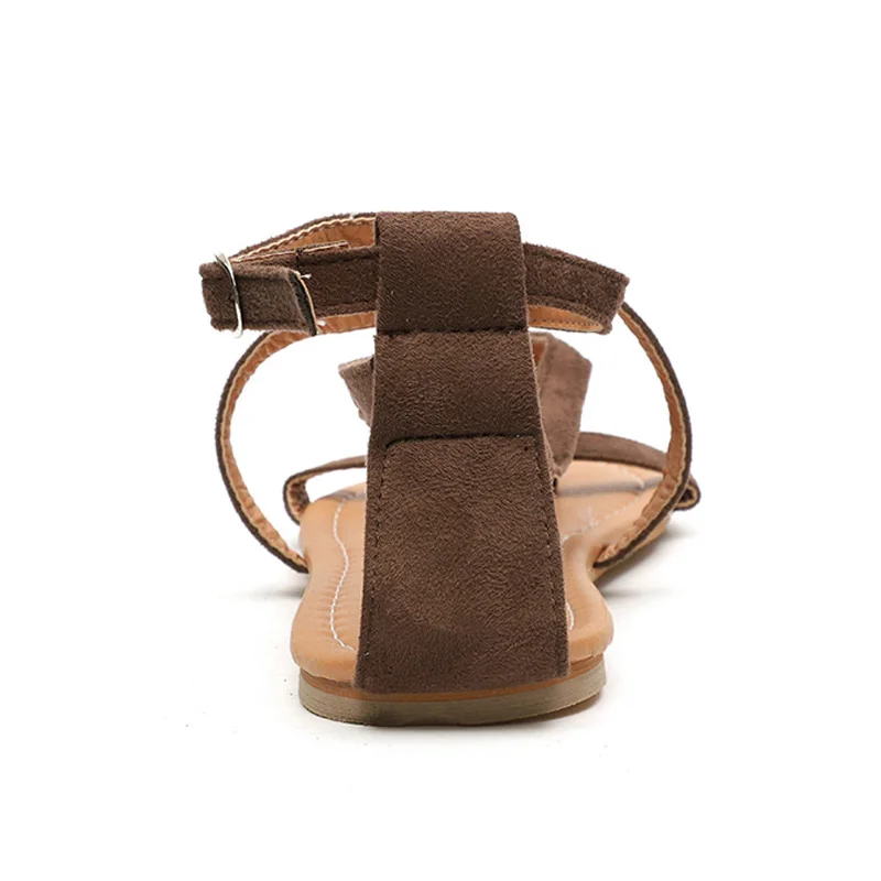 Женские сандалии с круглым носком на плоской подошве перекрестными ремешками