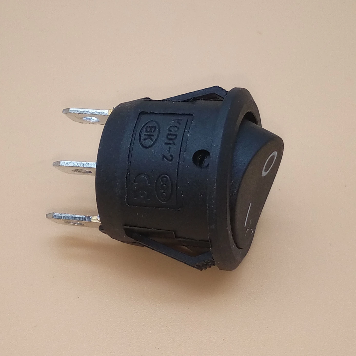 10 шт. мини круглый черный 3 Pin SPDT ВКЛ-ВЫКЛ кулисный переключатель защелкивающаяся KCD1-2 перфорации диаметр 20 мм