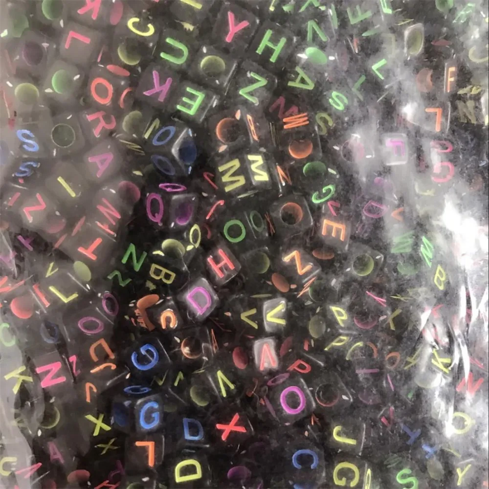 Высококачественные черные/белые бусины 6 мм Смешанные акриловые квадратной