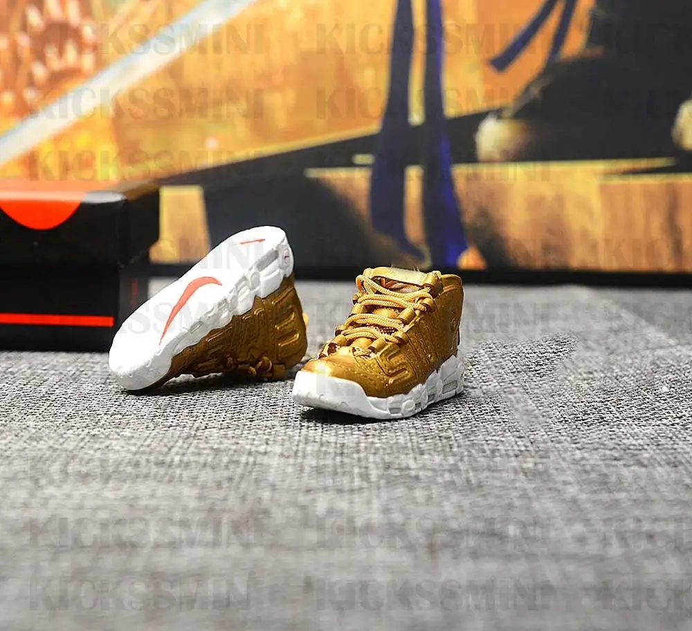 a pair(naked shoe) Дропшиппинг Air Force 1 золотой брелок с кроссовком 1/6 масштаб 3D мини-кроссовки JORDAN Брелок В Форме куклы аксессуар - Цвет: a pair(naked shoe)