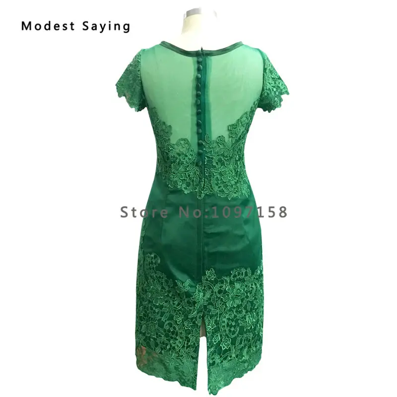 Элегантное темно зеленое кружевное платье футляр с коротким рукавом для матери