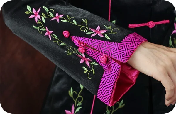 Женское шелковое пальто черная китайская с классической вышивкой в цветочек