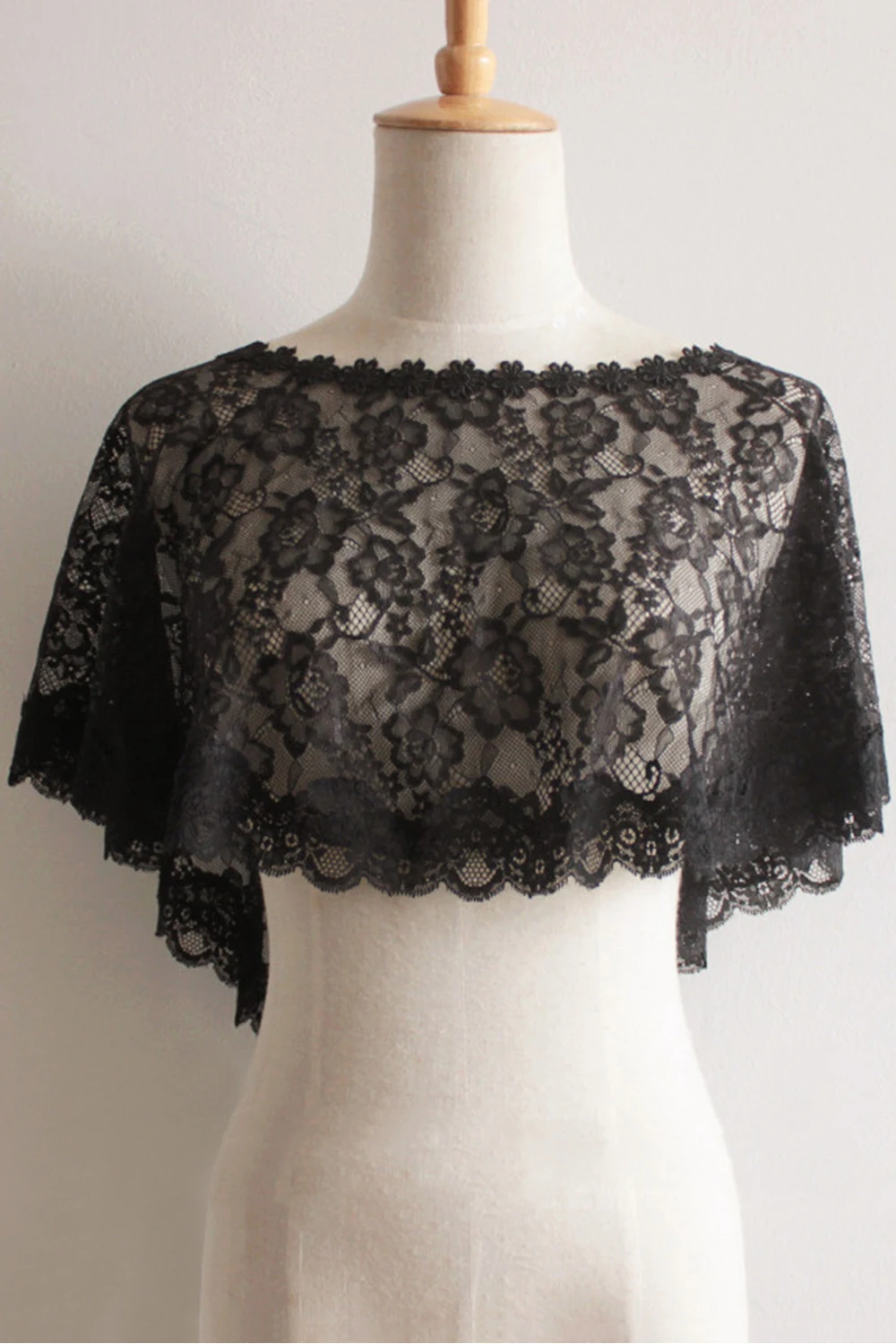 

Elegant Boat Neck Wedding Bolero Lace Appliques Women Cape Wedding Shawl ivory red black pink Bridal Wrap Wedding Accessories