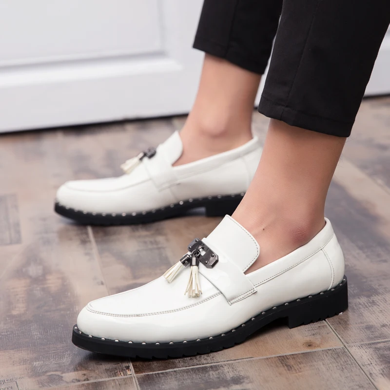 Мужская повседневная кожаная обувь белые и черные классические Лоферы без