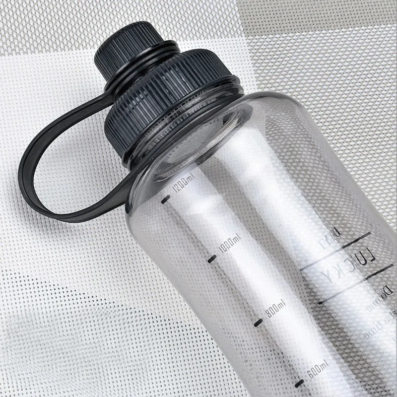 Горячая Распродажа bpa-free 1.3L большая емкость Спорт на открытом воздухе пластиковые студенческие портативные бутылки для воды Путешествия Чай INFUSER фитнес чай чашка