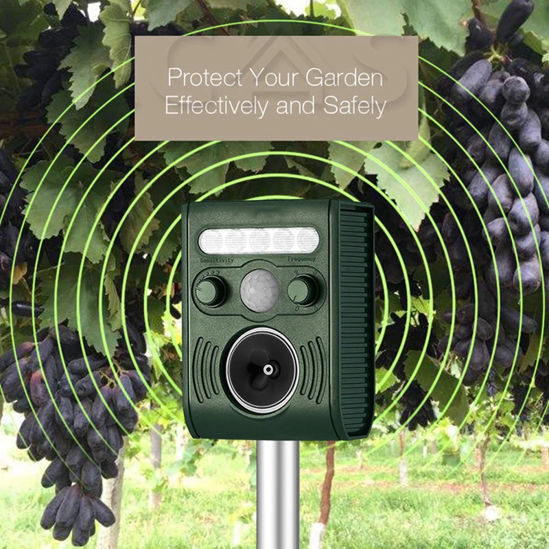 Garden Ultrasonic PIR Sensor Solar Animal Repeller Strong Flashlight Bird Eco-friendly Solar Powered Garden Pest Animal Repeller