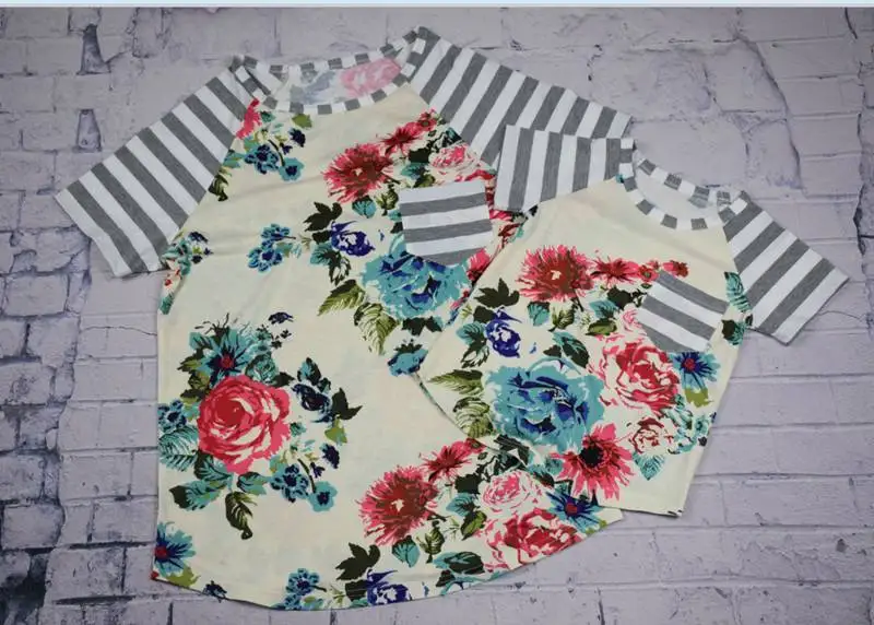 Футболки для матери и дочери с цветами 2018 семейная одинаковая одежда дети