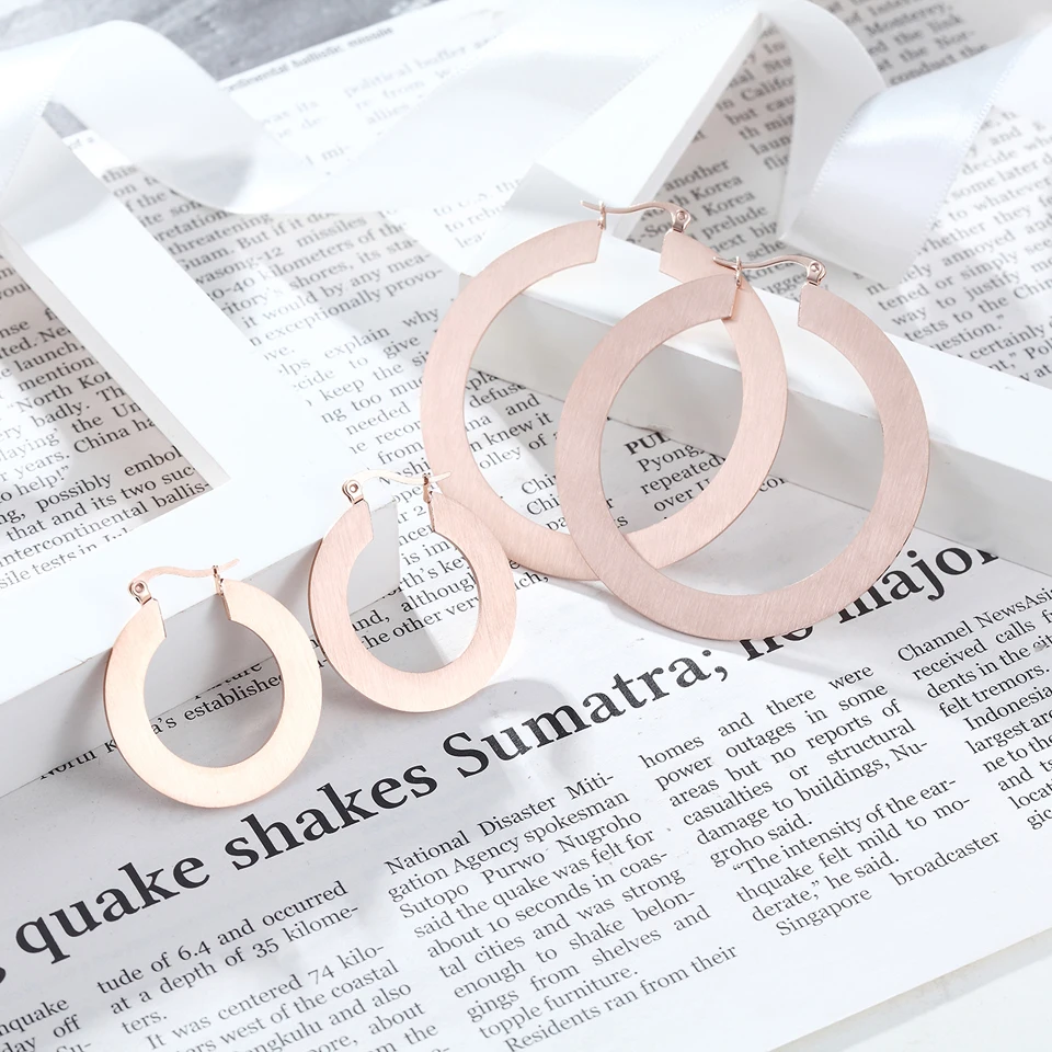 New drop-shaped hanging black round cake earrings tide women fashion wild accessories titanium steel jewelry | Украшения и