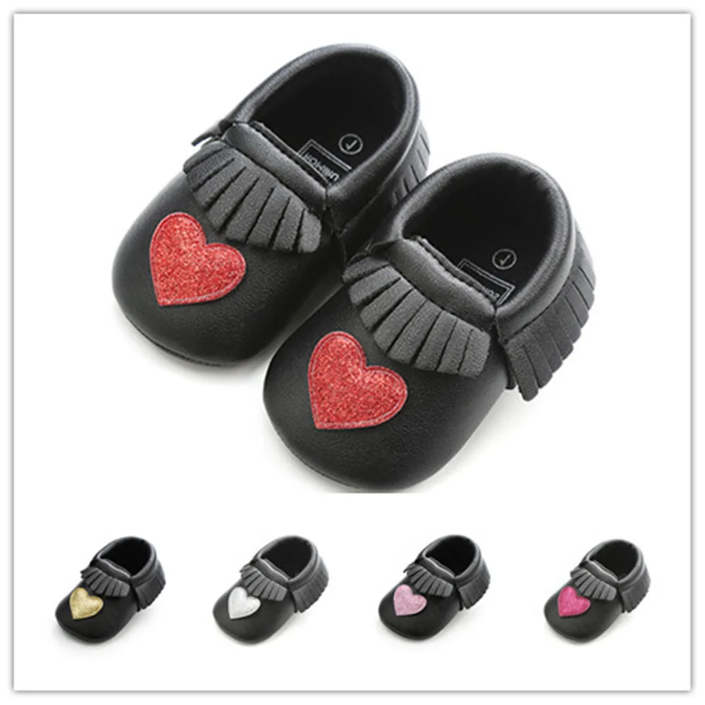 Черный сердце любовь Стиль детская обувь из искусственной кожи для маленьких