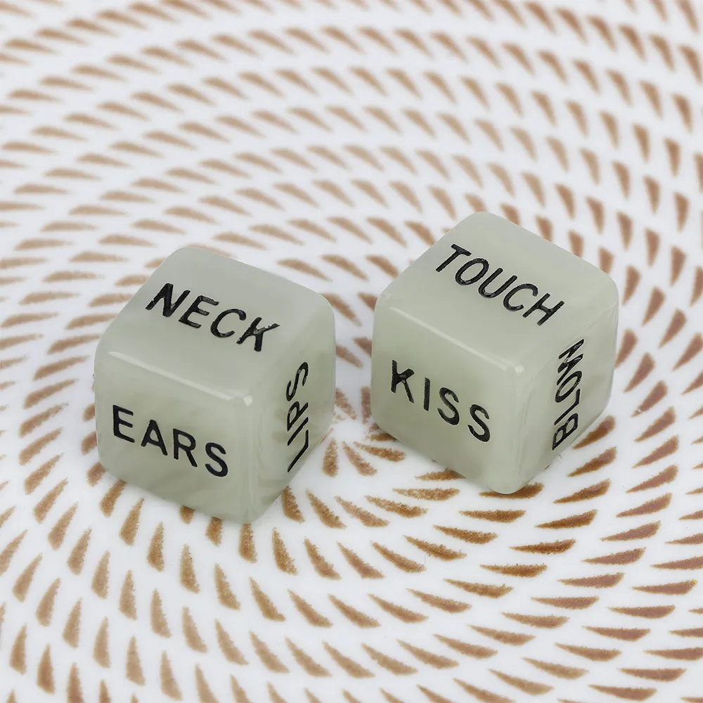 

2 шт. Забавные эротические игральные кости светится в темноте Романтика Любовь Humour Вечеринка взрослые игры для пар