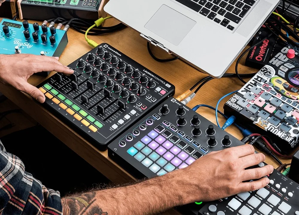 Novation launch управление XL MIDI Управление клавиатурой Лер микшер восемь изрезанных фейдеров 16 многоцветных кнопок DJ сценическое представление