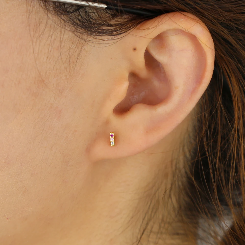 Женские серьги гвоздики с круглым золотым стержнем красные розовые белые CZ