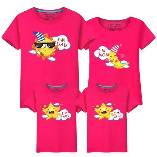 Rose red Семейные комплекты, изображение солнца, Луны и звезды, футболка с короткими рукавами для мамы и дочки, Семейный комплект Летние одинаковые наряды для всей семьи папа футболка для сына - Цвет: Rose red