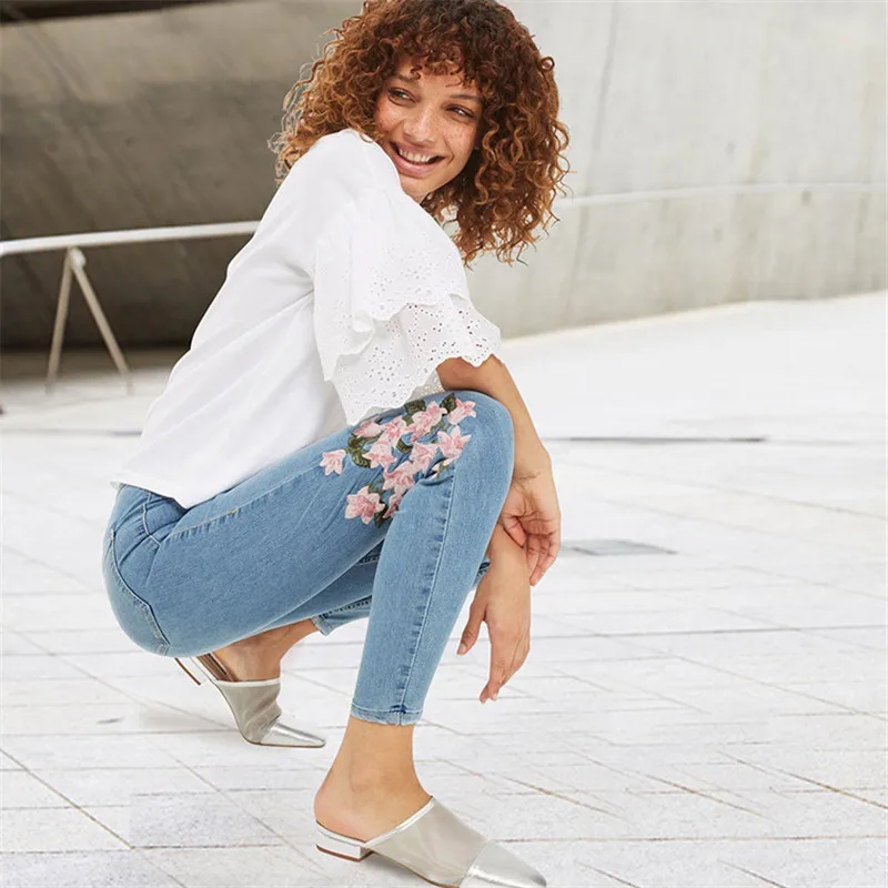 

2018 Eyes Plus Size Embroidery Denim Floral Jeans for Women Boyfriend High Waist Skinny Blue Ladies Jeans