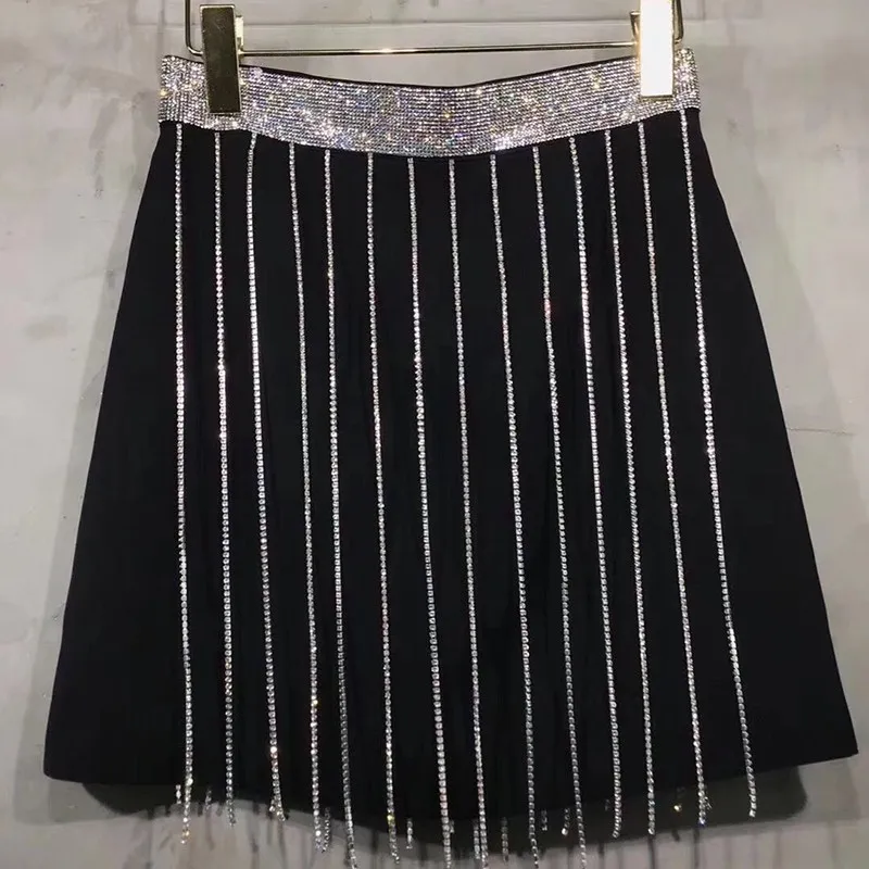 black TWOTWINSTYLE Женская юбка в стиле пэчворк с тяжелыми бриллиантами и кисточками, черные мини юбки с высокой талией, женская модная Корейская Весенняя коллекция - Цвет: black