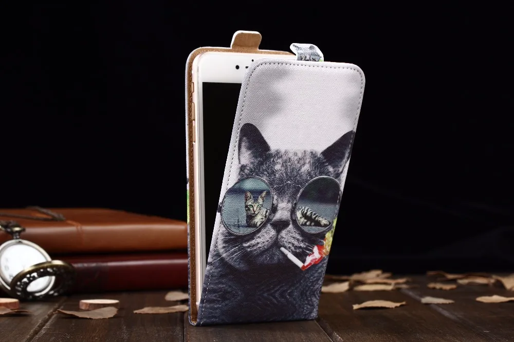 Вертикальный чехол-книжка из искусственной кожи с изображением героев