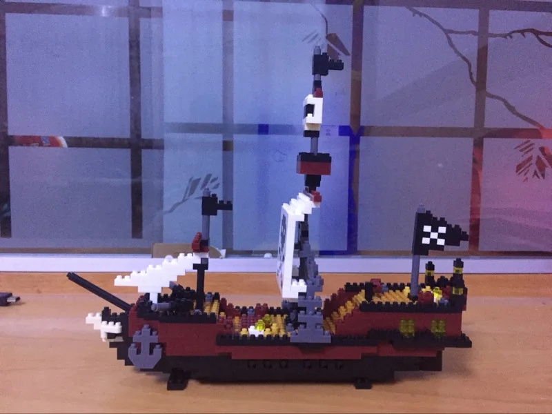 YZ 66505 Caribbean Pirate Skull Ship Boat 3D Model 780pcs Mini DIY Micro Building Diamond Nano Blocks Bricks Assembly Toy Gift |