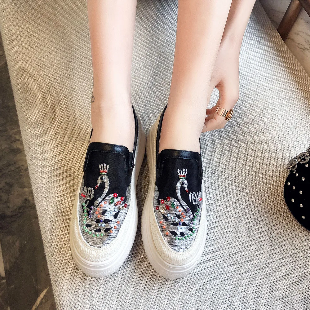 LEEPO на плоской платформе лоферы с вышивкой женская обувь роскошные цепочка