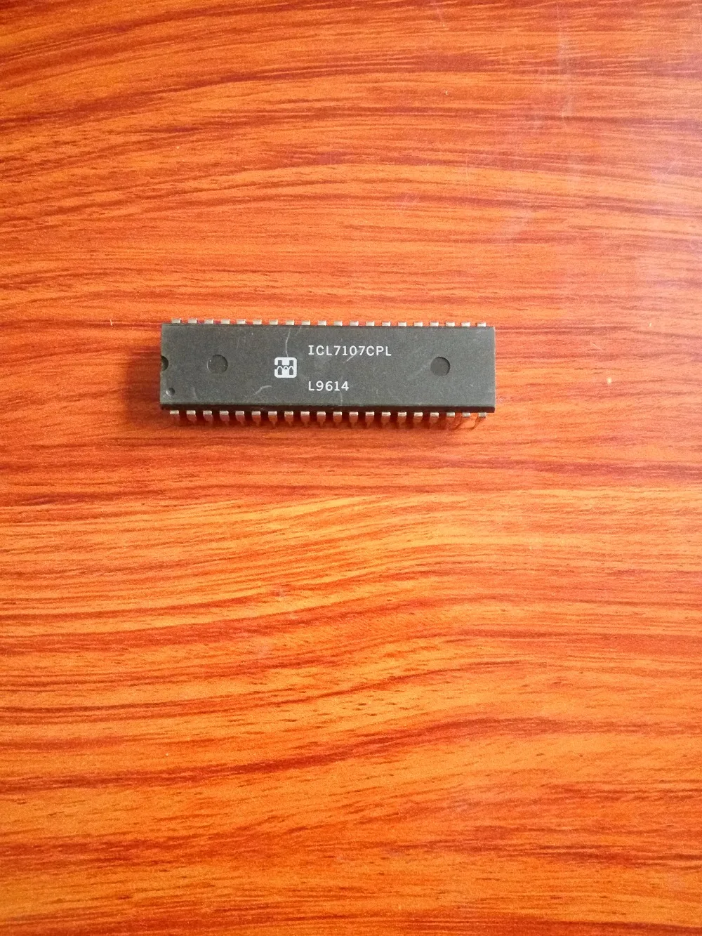 Фото 5 шт./лот. ICL7107CPLZ ICL7107CPL ICL7107 DIP-40 В наличии распродажа №3