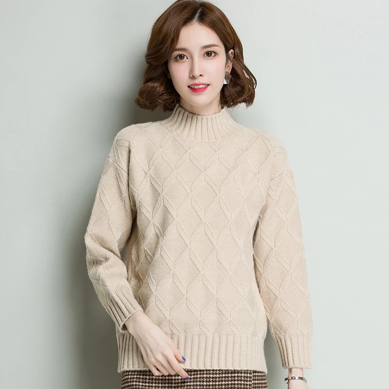 Женский короткий вязаный свитер однотонный плотный с бриллиантовым узором