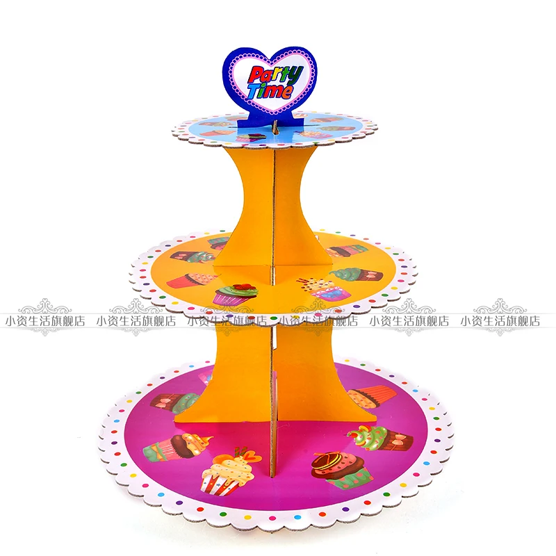 3 яруса кружевных пирожного бумаги картона стоять держать ребенка душ вечеринки