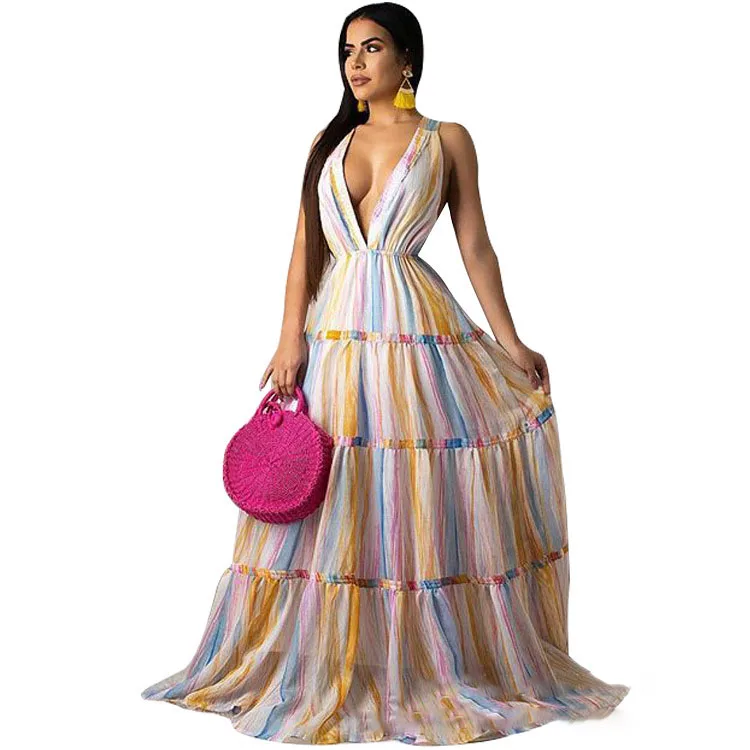 Женское длинное платье в полоску разноцветное без рукавов с v-образным вырезом