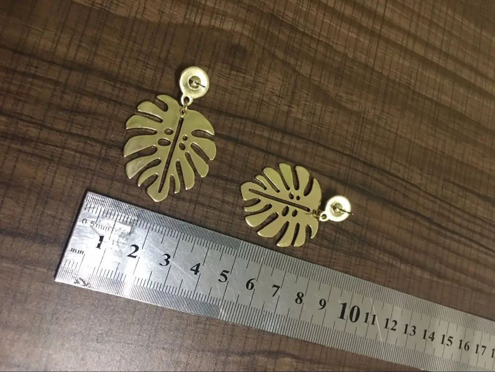 Новые трендовые серьги в виде листьев для женщин, амулеты в винтажном стиле, маленький золотого цвета, серьги в форме ладони, модные ювелирные аксессуары, подарки для друзей