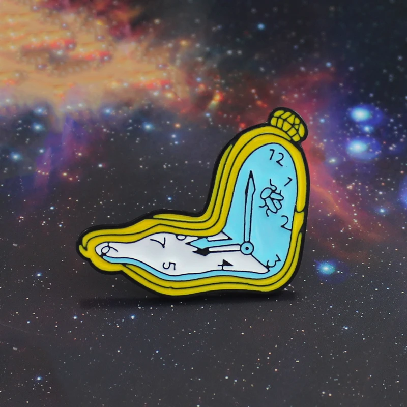 Брошь в мультяшном стиле с изображением часов минуты одного времени пробежки 100