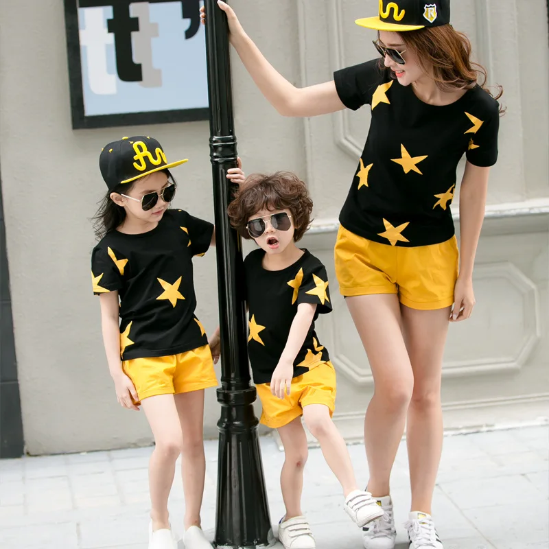 Комплект одежды для семьи из 2 предметов футболка + шорты штаны с принтом звезд