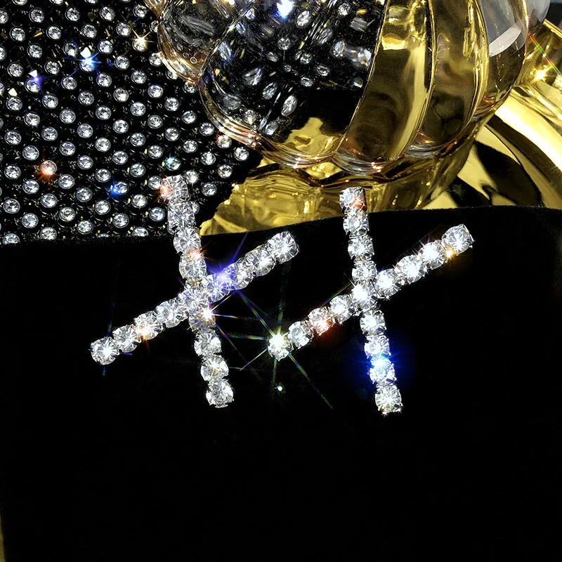 Серьги-гвоздики в виде букв х с кристаллами | Украшения и аксессуары