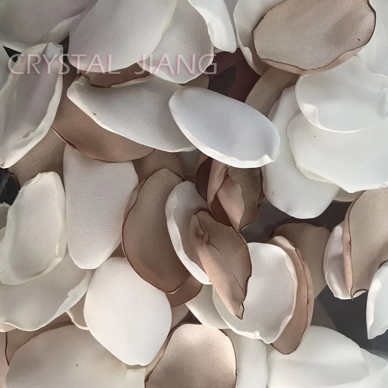 Цвета слоновой кости и шампанского Свадебные лепестки роз Романтические для