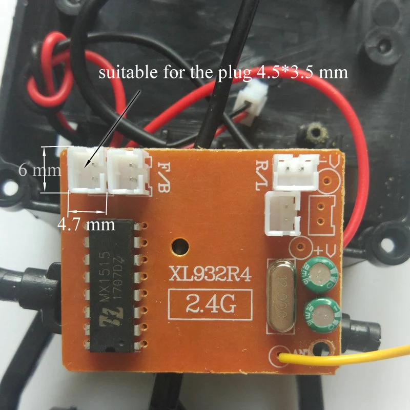 Передатчик и приемник 2 4g для радиоуправляемого автомобиля HB P1801 4G Rock гусеничный