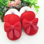 Зимняя теплая мягкая обувь для новорожденных девочек с мехом, обувь для первых шагов, Милая Красная Розовая обувь с бантом для 0-18 месяцев